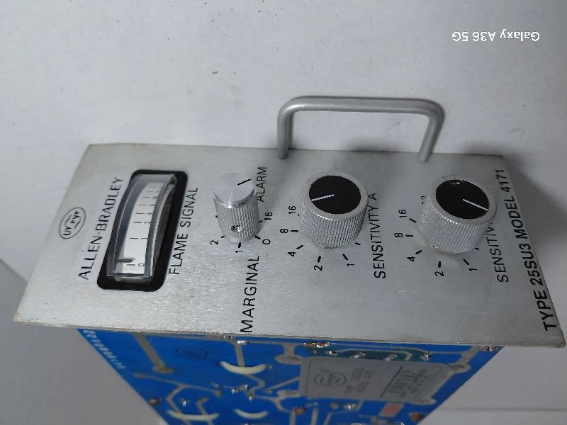 ALLEN BRADLEY / FIREYE 25SU3-4170 FLAME SIGNAL AMPLIFIER CONTROL 25SU3 4171