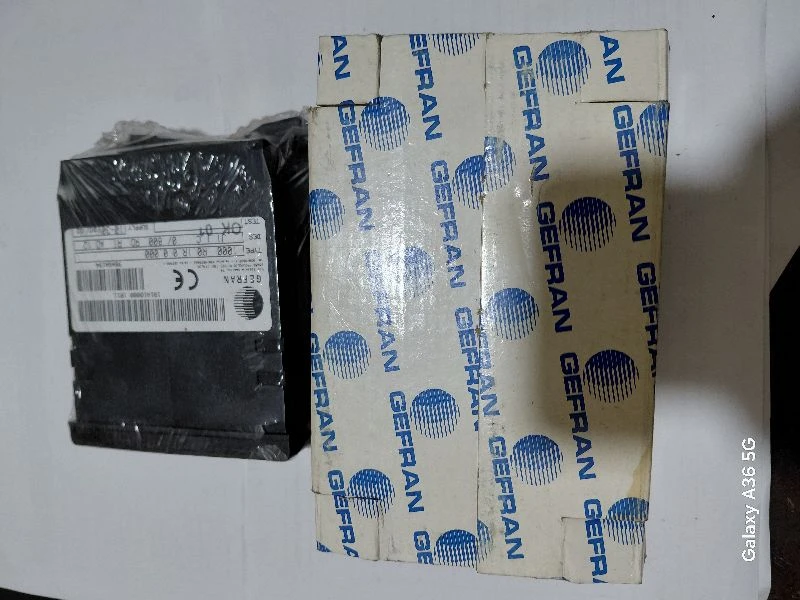 Gefran 1000.R0.1R.0.1.000 Temperature Controller 90-260Vac